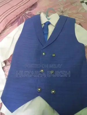 White Pent Coat - High-Quality Outerwear