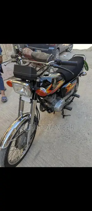 Honda CG 125 Motorcycle - Single Cylinder Black Bike