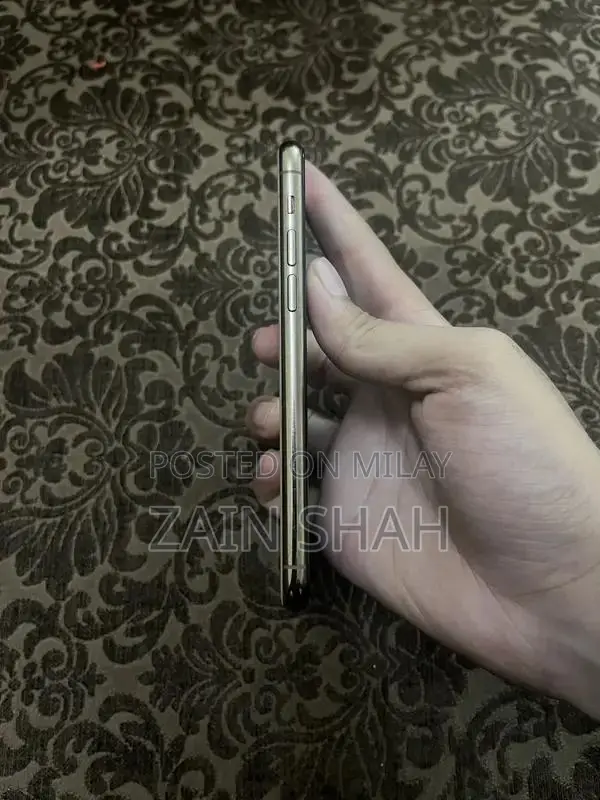 Apple iPhone 11 Pro 64GB Factory Unlocked Smartphone