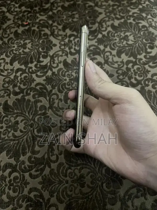 Apple iPhone 11 Pro 64GB Factory Unlocked Smartphone