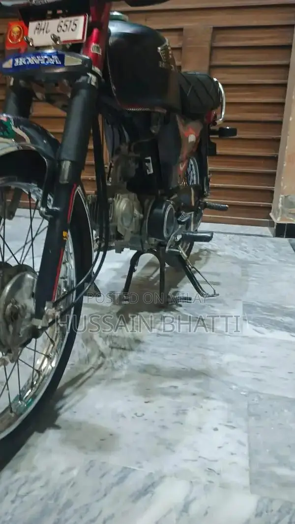 Honda CD 70 Motorcycle - Classic Commuter Bike