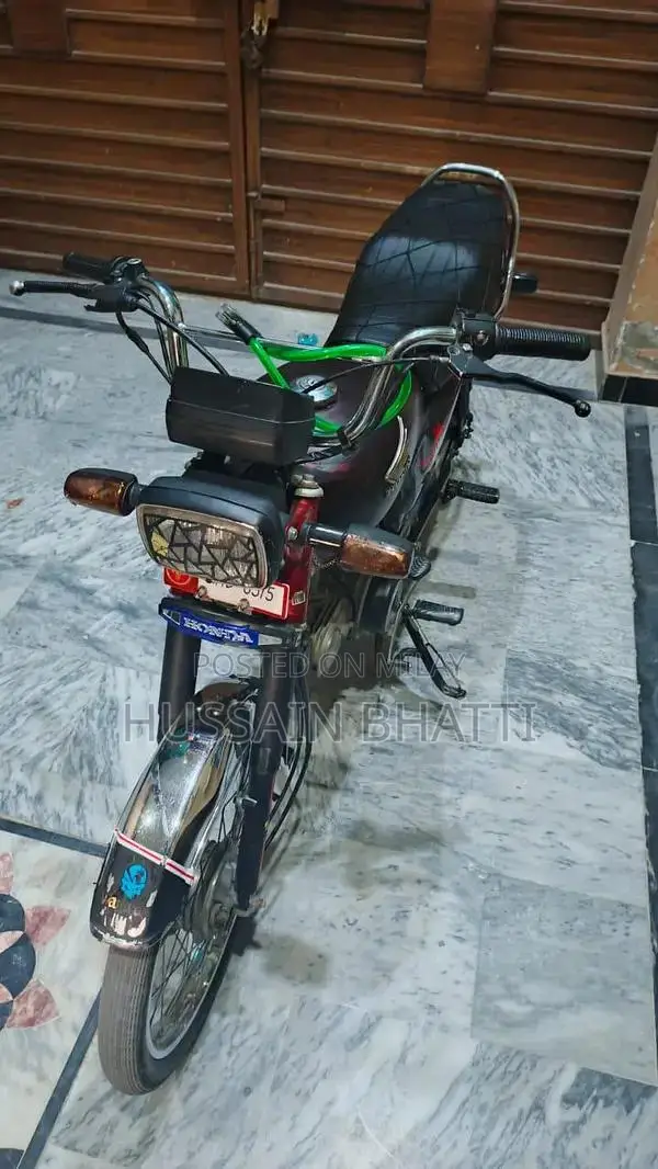 Honda CD 70 Motorcycle - Classic Commuter Bike