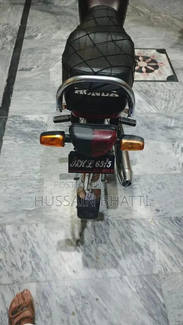 Honda CD 70 Motorcycle - Classic Commuter Bike