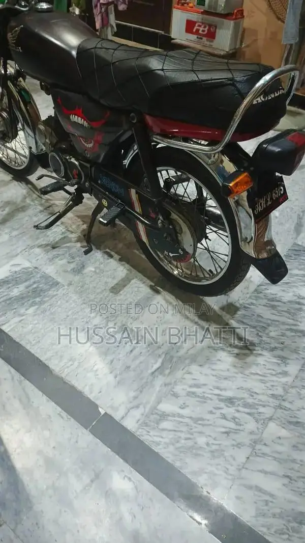 Honda CD 70 Motorcycle - Classic Commuter Bike