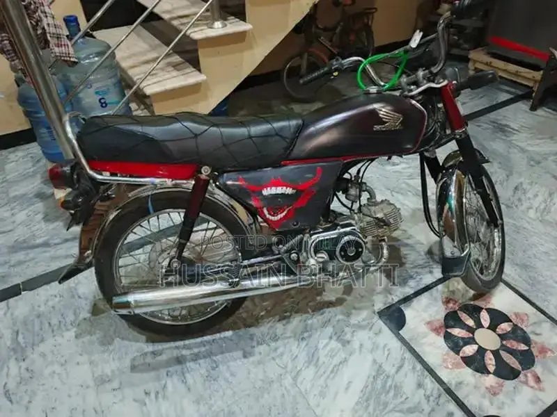 Honda CD 70 Motorcycle - Classic Commuter Bike