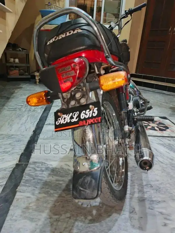 Honda CD 70 Motorcycle - Classic Commuter Bike