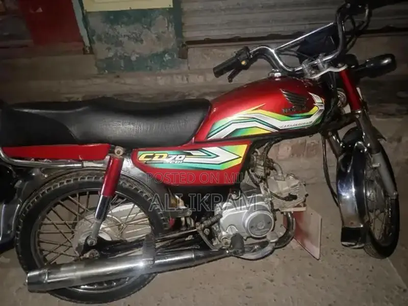 Honda 70 Motorcycle - Classic Commuter Bike