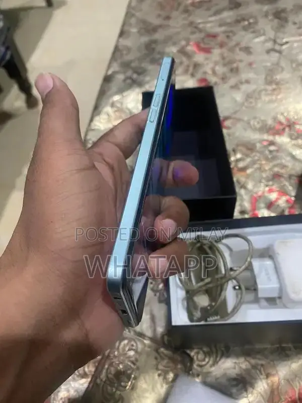 Slim 5G Smartphone with Premium Design and Features