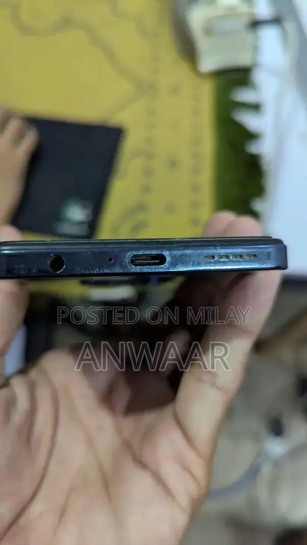 Infinix Hot 40 Smartphone - Pristine Condition with Original Accessori