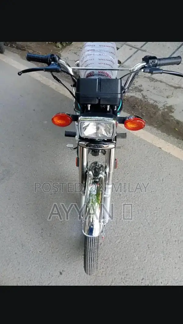 Black Honda 125cc Motorcycle - Lightly Used 2026 Model