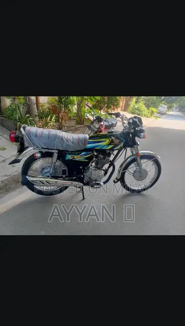 Black Honda 125cc Motorcycle - Lightly Used 2026 Model