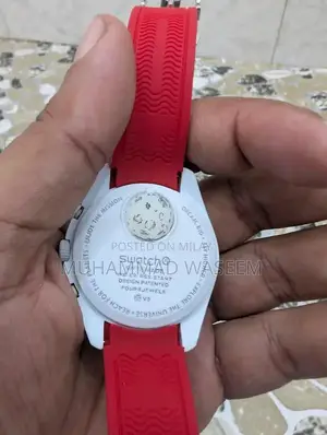 Omega Luxury Timepiece - Classic Stainless Steel Wristwatch