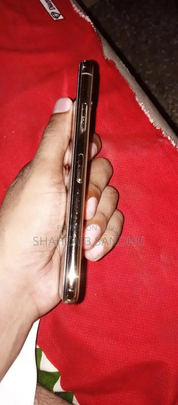 Apple iPhone XS Smartphone with Battery Health Details