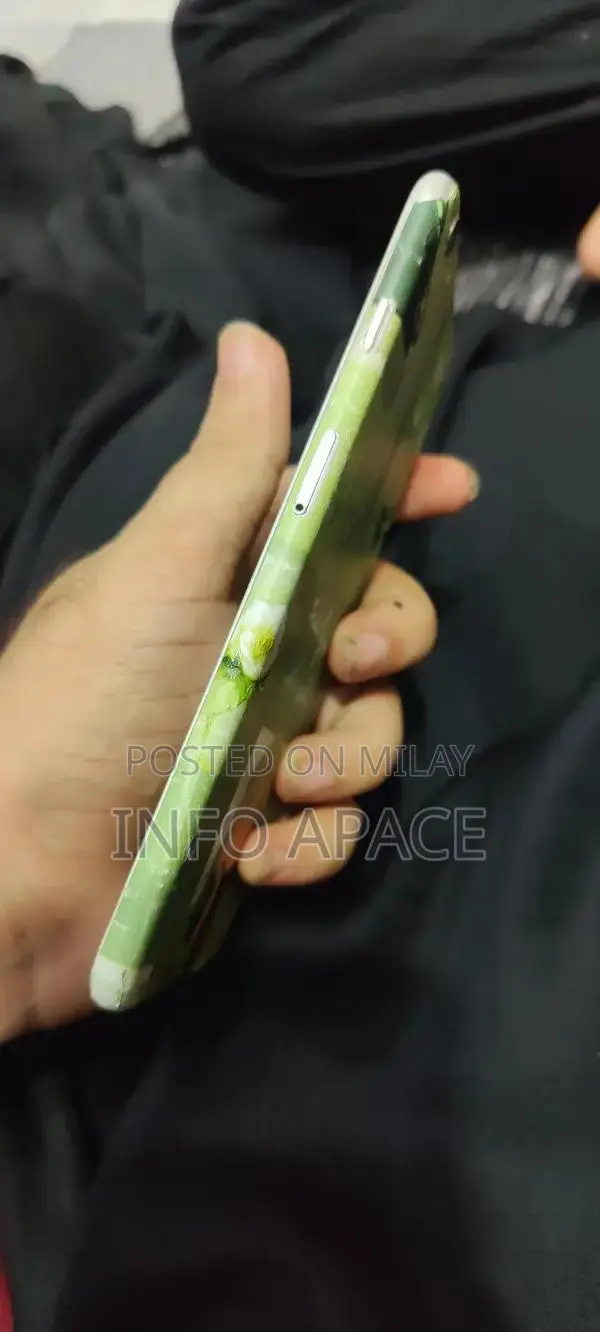 Apple iPhone 6S Plus 64GB Unlocked Smartphone