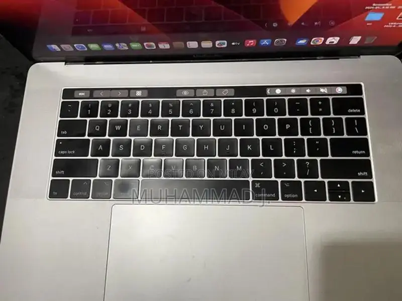 MacBook Pro 15-inch 2017 Quad-Core i7 Laptop