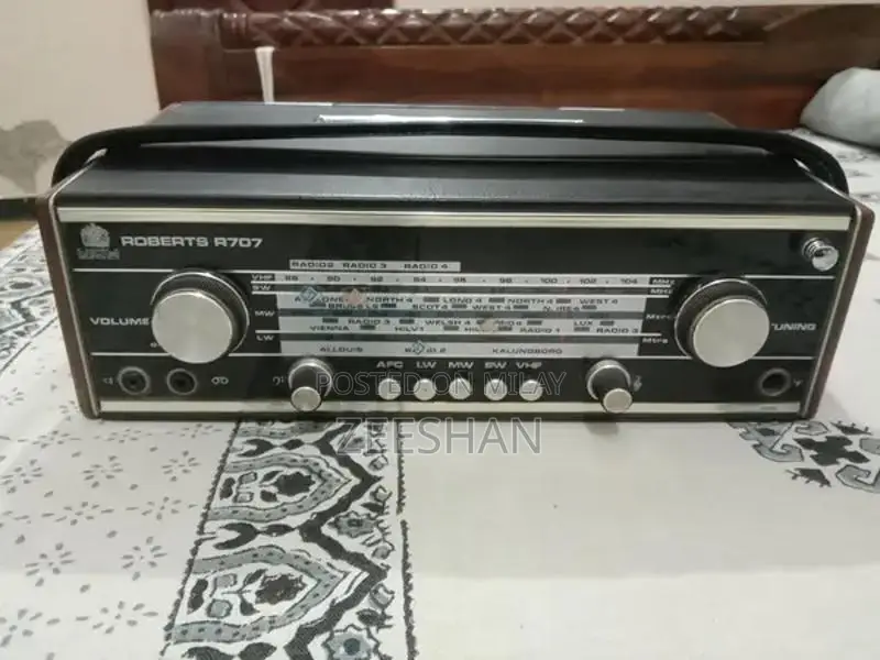 Roberts R707 Vintage 1970s Retro Portable Radio Collector's Item