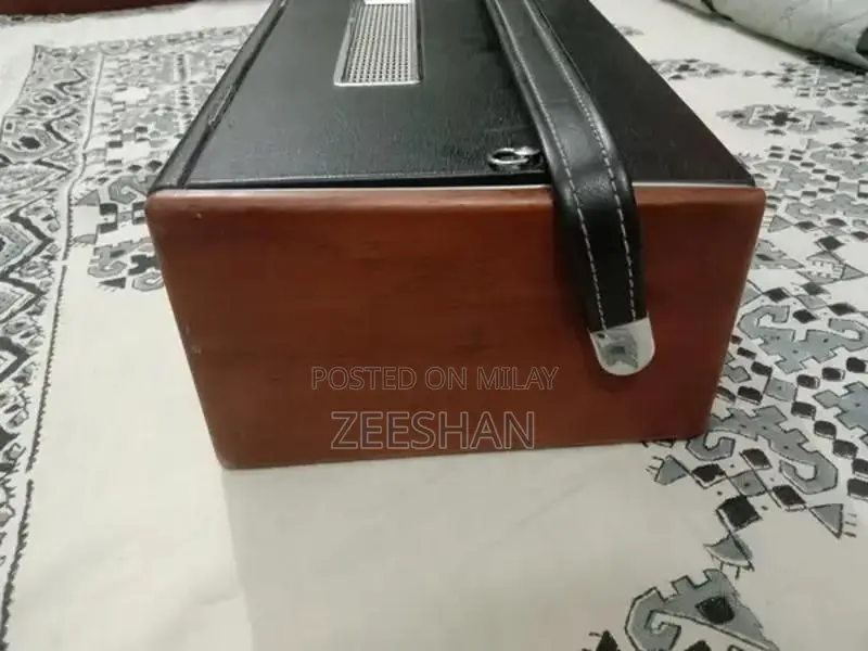 Roberts R707 Vintage 1970s Retro Portable Radio Collector's Item