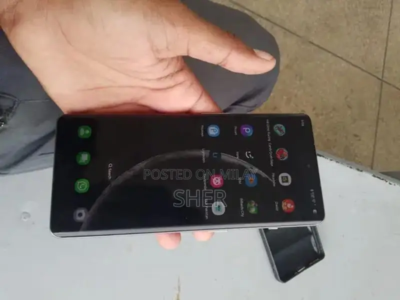 High-Performance Smartphone with Advanced Memory Configuration