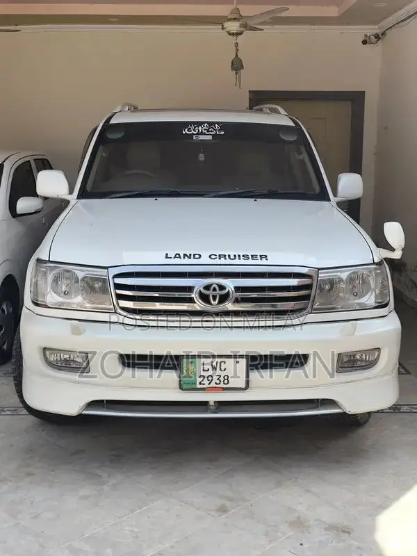 Toyota Land Cruiser 2001 SUV Four-Door Reliable Off-Road Vehicle