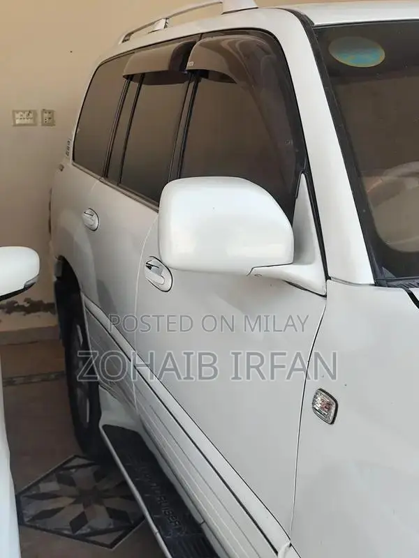 Toyota Land Cruiser 2001 SUV Four-Door Reliable Off-Road Vehicle