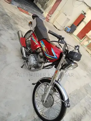 Photo - Honda 125 Motorcycle in Excellent Condition