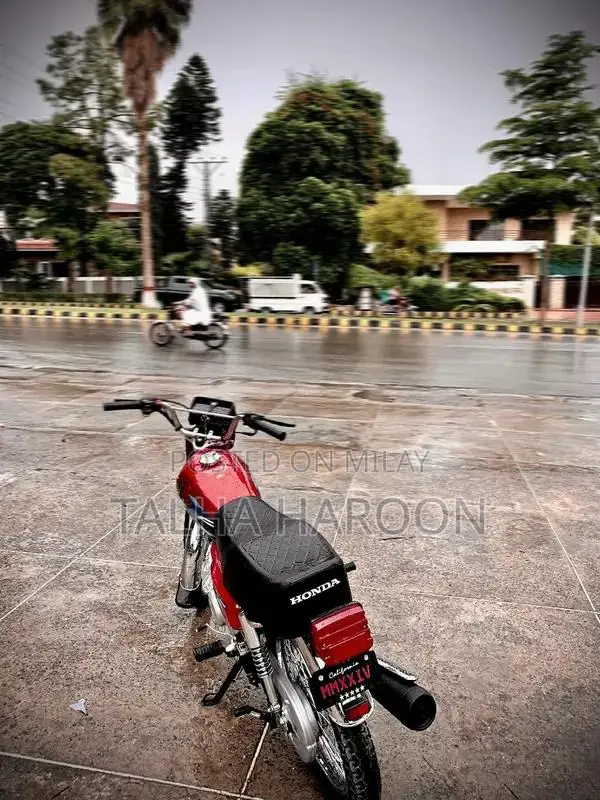 Honda CG 125 Motorcycle - 2024 Model Low Mileage Commuter Bike