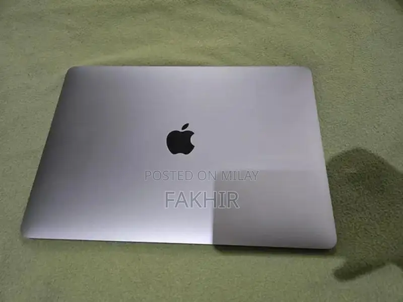 MacBook Pro 2017 Core i7 with Touch Bar, 16GB RAM