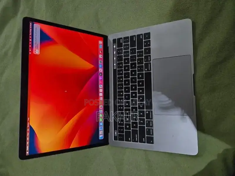 MacBook Pro 2017 Core i7 with Touch Bar, 16GB RAM