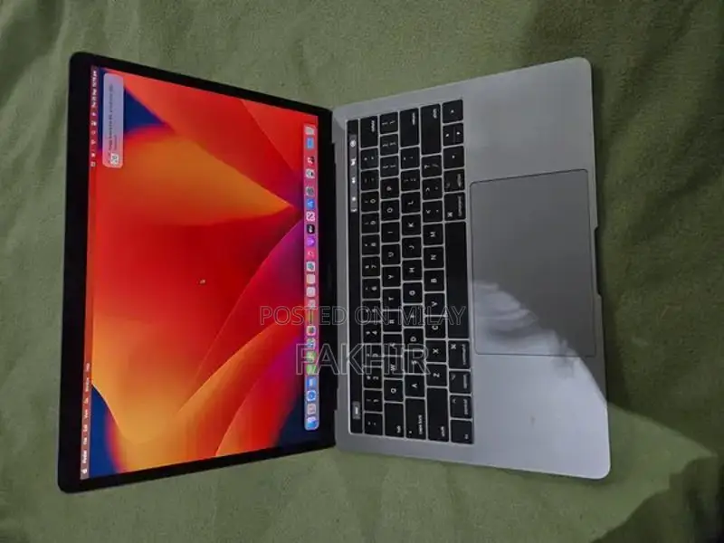 MacBook Pro 2017 Core i7 with Touch Bar, 16GB RAM