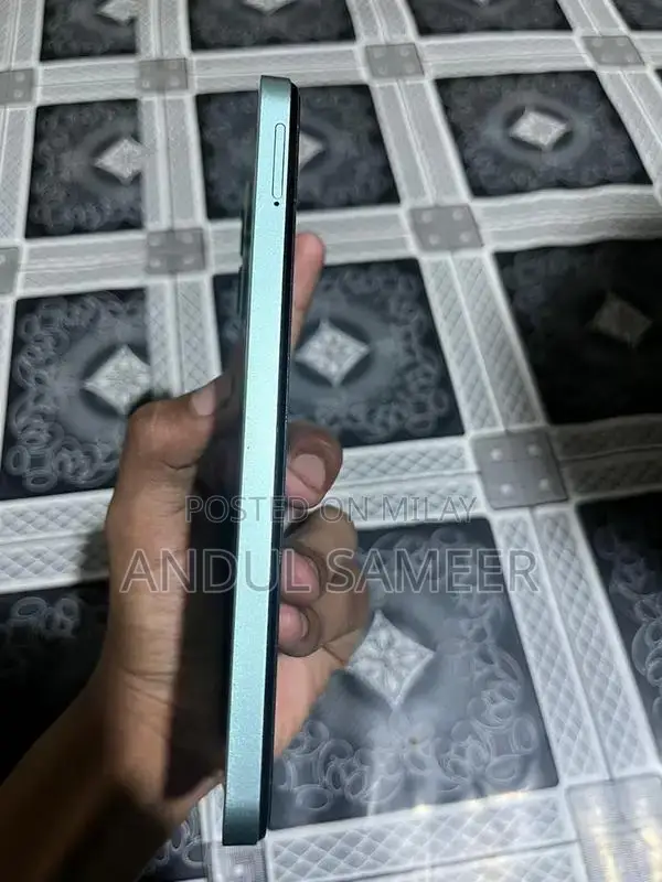 Sparx Smartphone - Compact 3/64GB First Hand Device