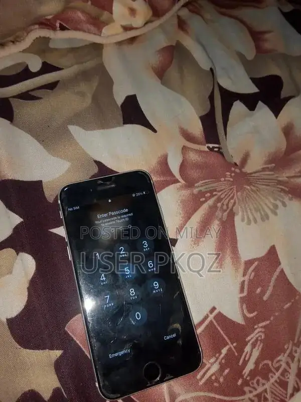 iPhone SE 2020 Compact Smartphone 64GB Storage