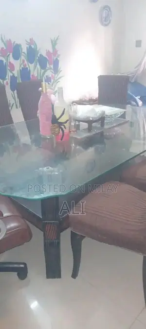 Photo - Wooden 6-Seater Dining Table - Great Condition