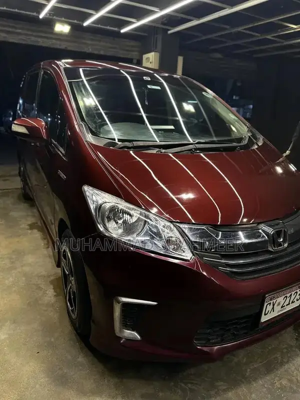 Honda Freed 2015 Hybrid Minivan - Full Option