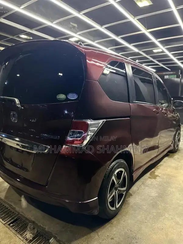 Honda Freed 2015 Hybrid Minivan - Full Option