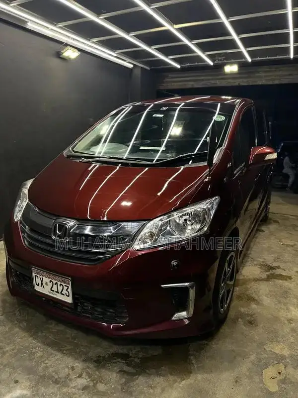 Honda Freed 2015 Hybrid Minivan - Full Option