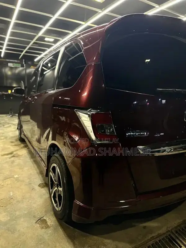 Honda Freed 2015 Hybrid Minivan - Full Option