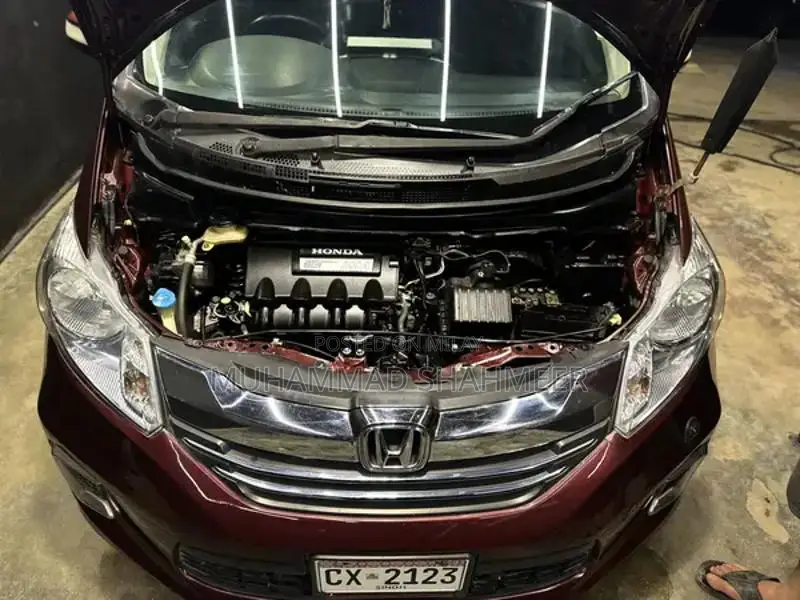 Honda Freed 2015 Hybrid Minivan - Full Option