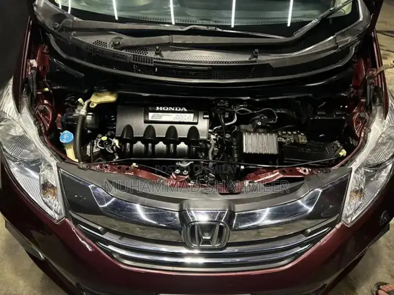 Honda Freed 2015 Hybrid Minivan - Full Option