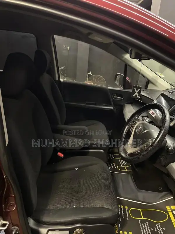 Honda Freed 2015 Hybrid Minivan - Full Option