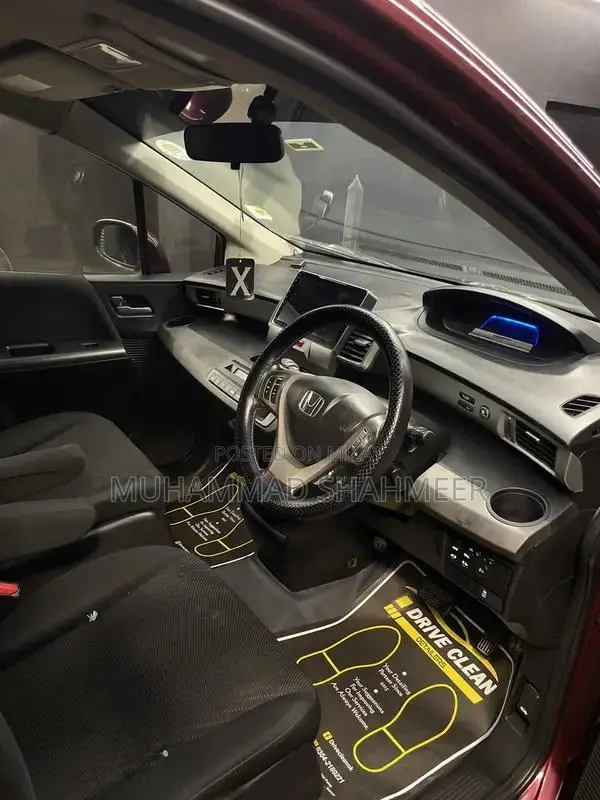 Honda Freed 2015 Hybrid Minivan - Full Option