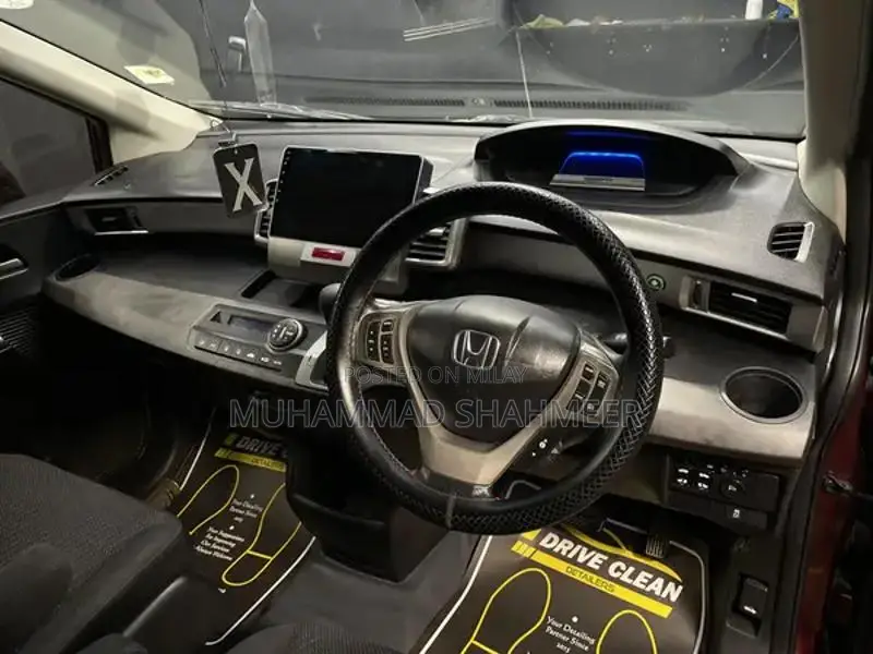 Honda Freed 2015 Hybrid Minivan - Full Option