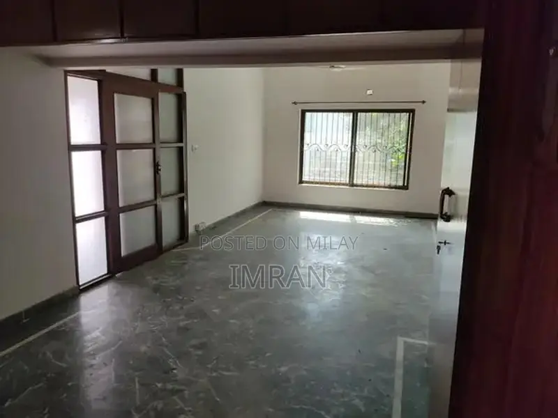 Spacious Upper Portion with Parking in Model Town