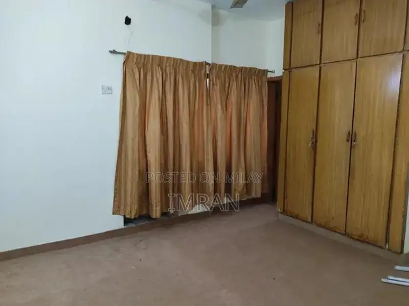 Spacious Upper Portion with Parking in Model Town