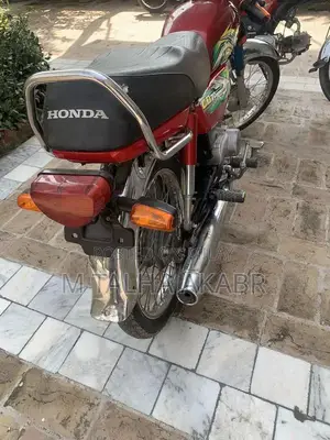 Honda 70cc Motorcycle - Single Cylinder Engine