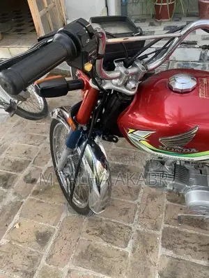 Honda 70cc Motorcycle - Single Cylinder Engine