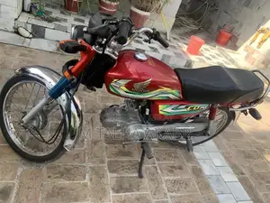 Honda 70cc Motorcycle - Single Cylinder Engine