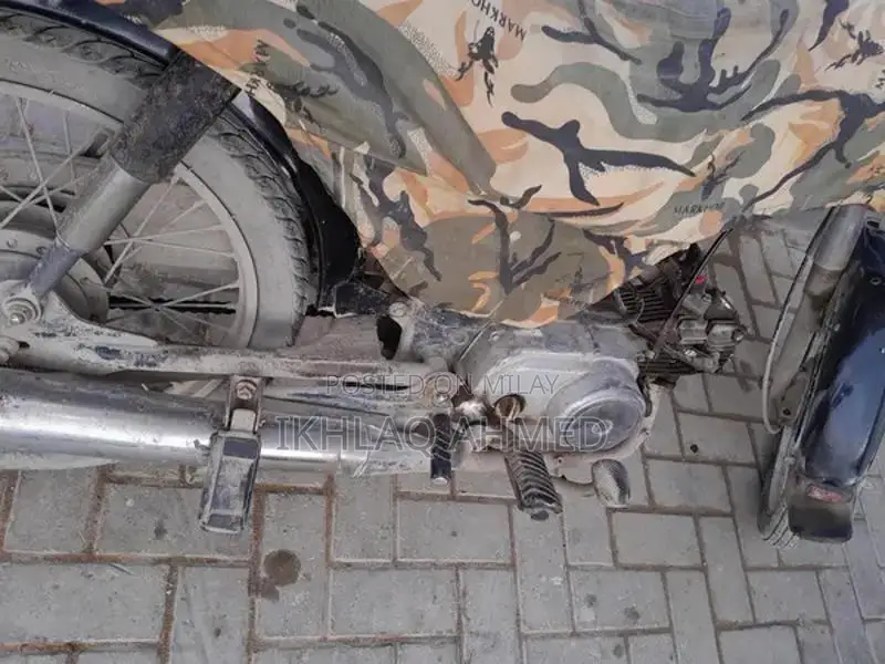 Honda CD70 Classic Motorcycle - Reliable Urban Commuter