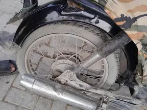 Honda CD70 Classic Motorcycle - Reliable Urban Commuter