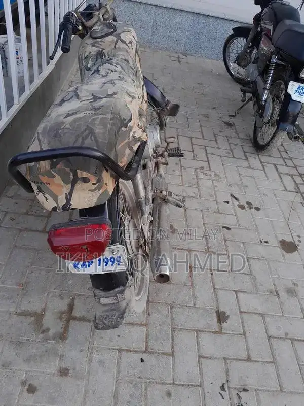 Honda CD70 Classic Motorcycle - Reliable Urban Commuter