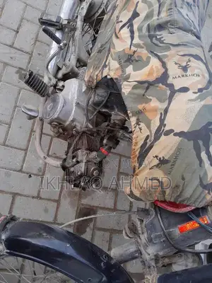 Honda CD70 Classic Motorcycle - Reliable Urban Commuter